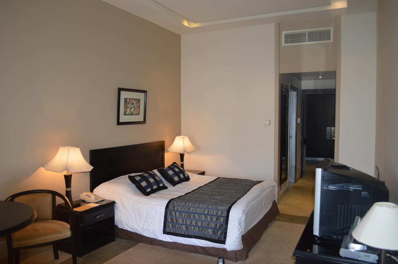 Century Park Hotel Amman Room photo